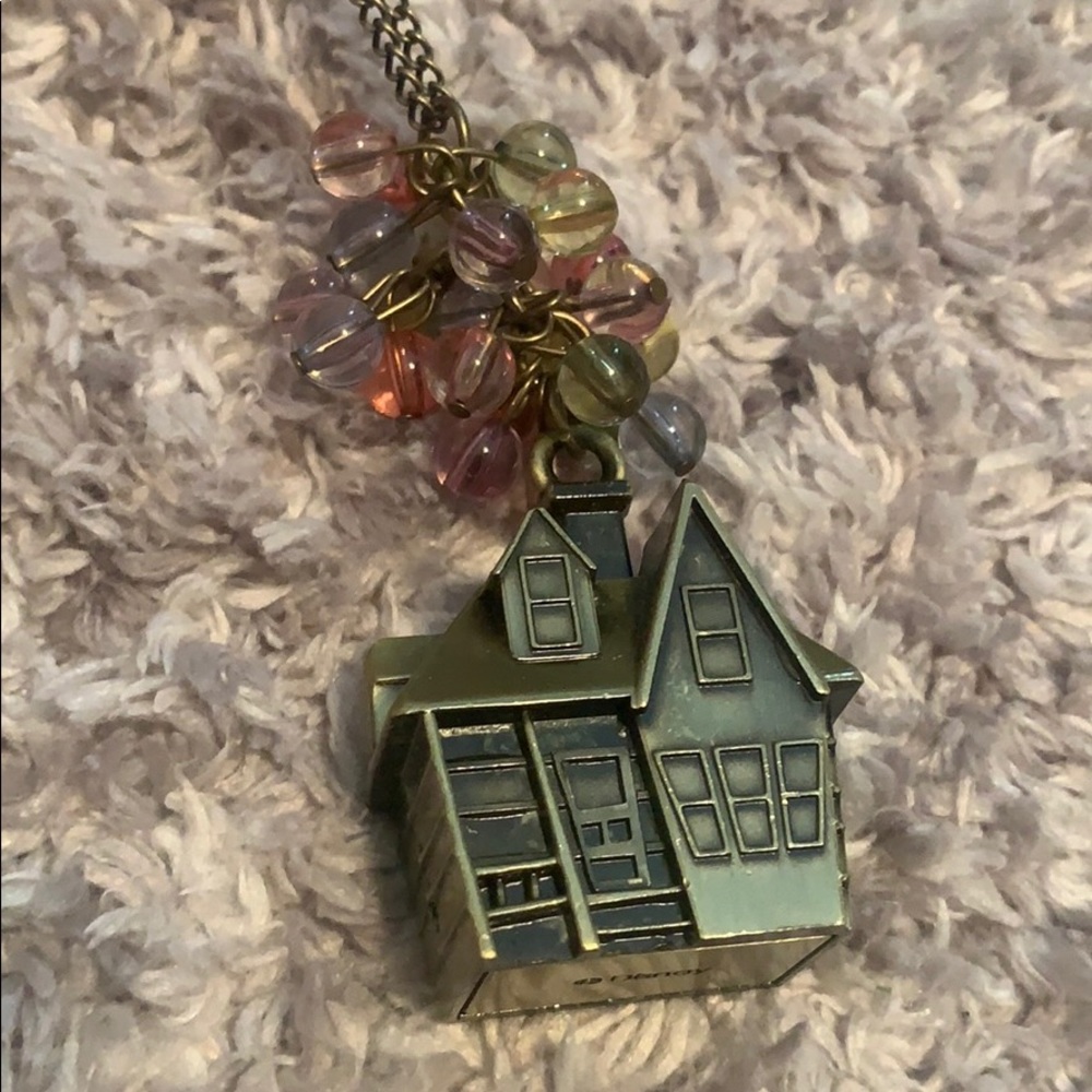 🎈✨NWOT Disney Up necklace!